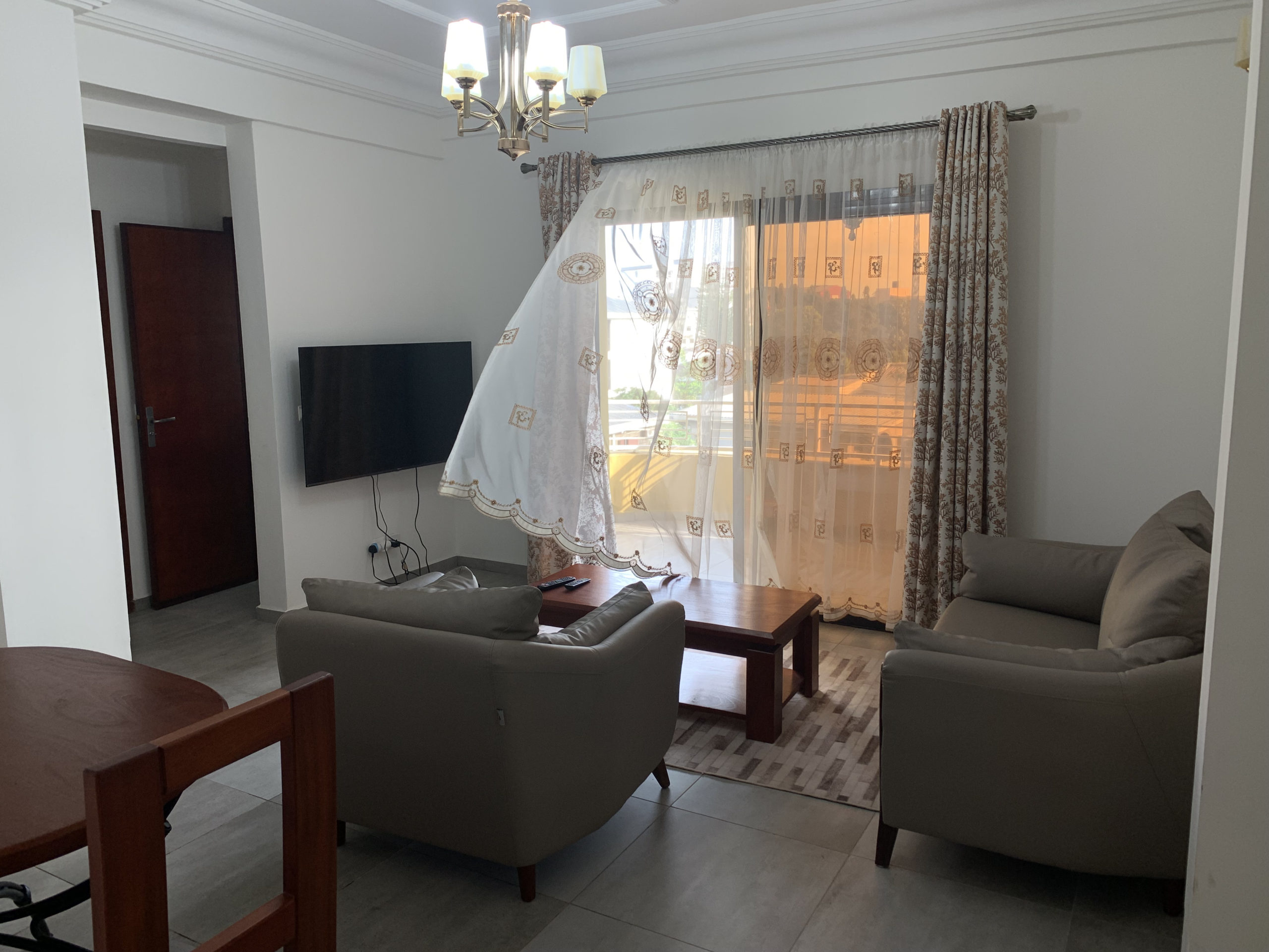 Séjour clair et aéré d'un appartement meublé